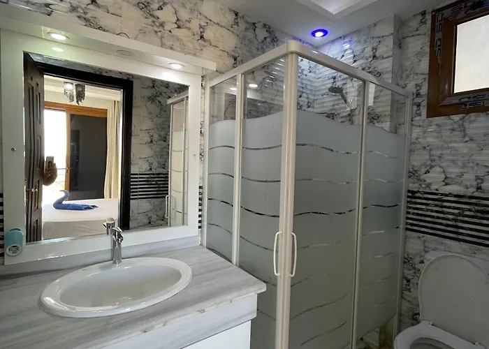 Hills Amazing Two Bedrooms With Roof