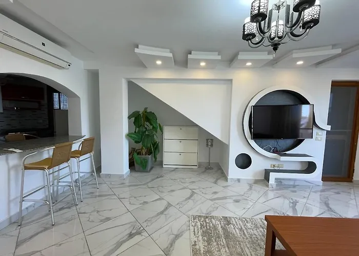 Hills Amazing Two Bedrooms With Roof *
